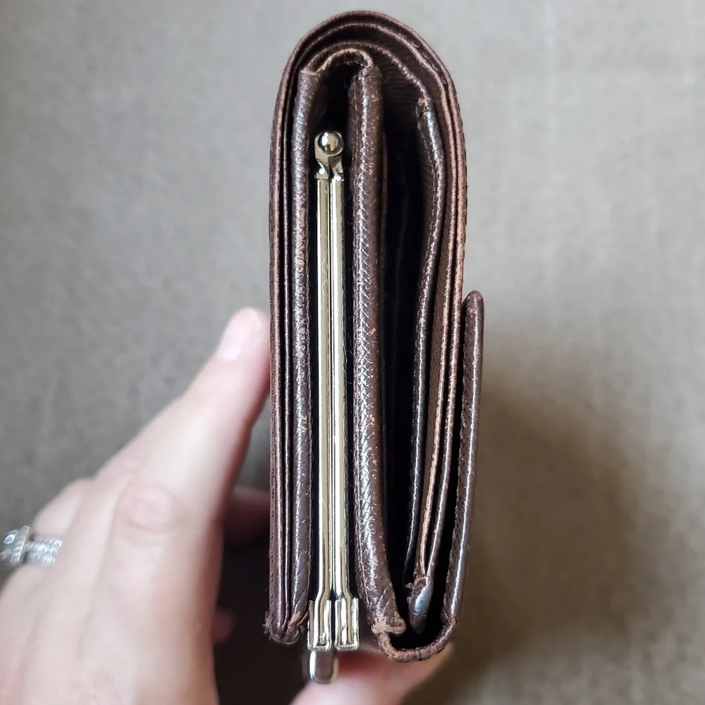 Burberry Tri-fold Wallet Dark Brown Leather Embossed Check With Kiss Lock - Picture 10 of 12